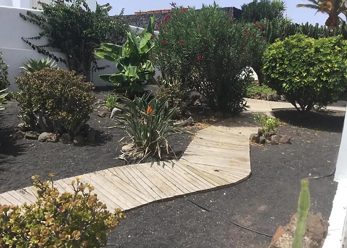 Vrijstaande Appartement *